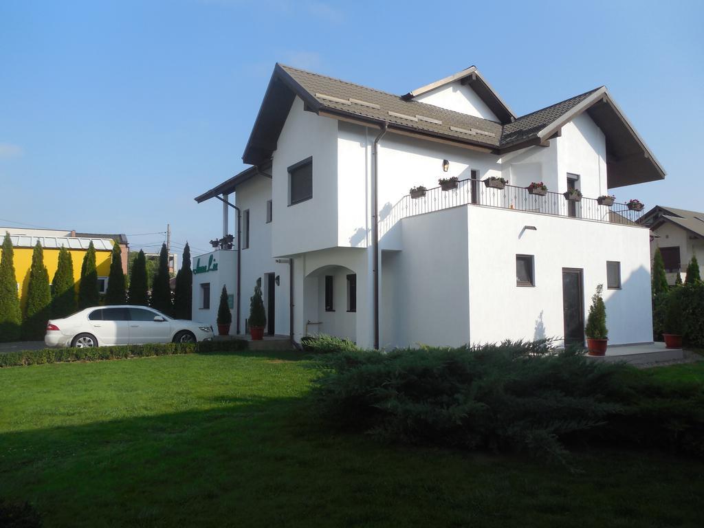 Villa Annalia - Rooms To Rent Bacau Exterior photo